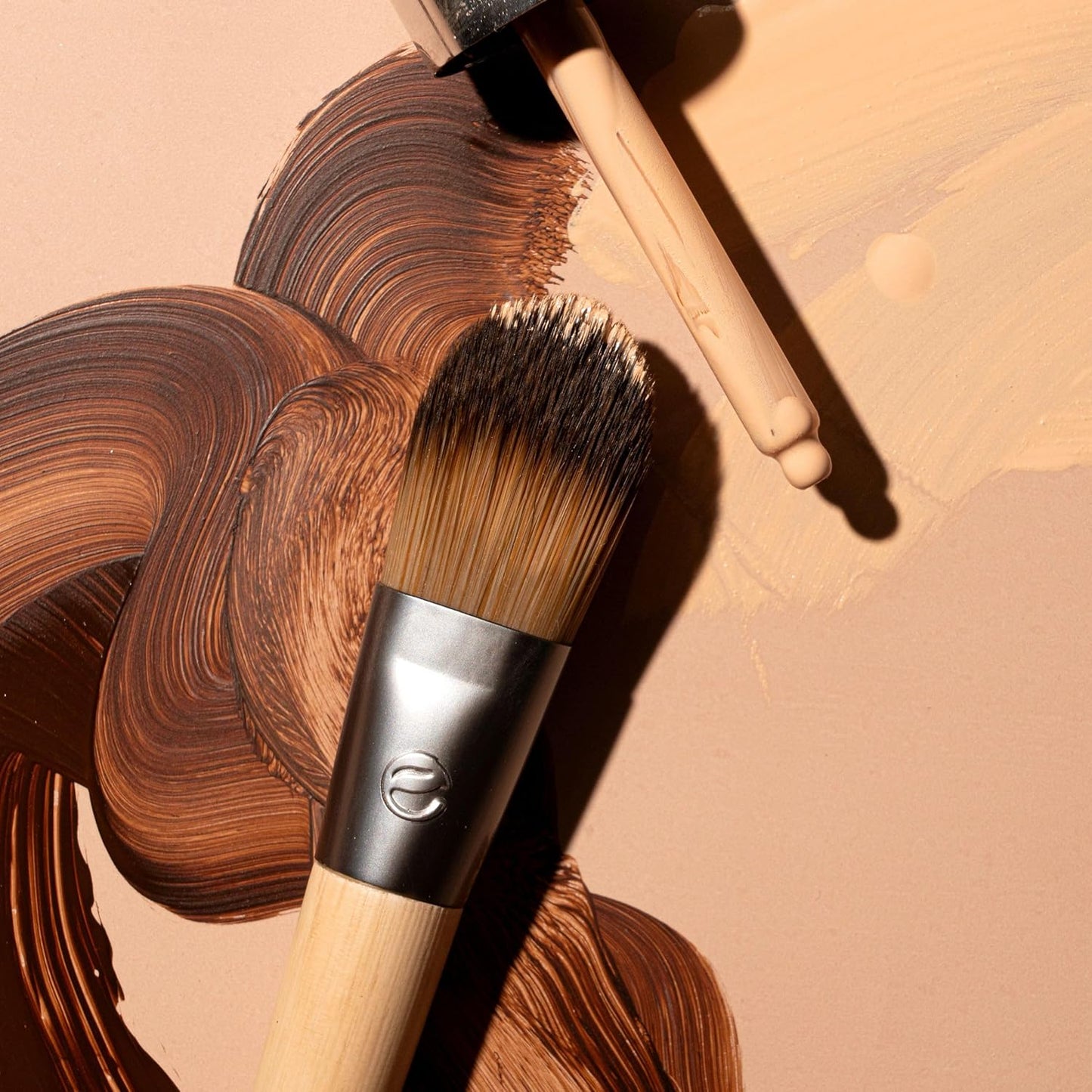 EcoTools Classic Foundation Face Brush, For Liquid, & Cream Foundation, Flat Foundation Brush, Makeup Brush For Natural Makeup, Buildable Coverage, Synthetic Bristles, Cruelty- Free, 1 Count