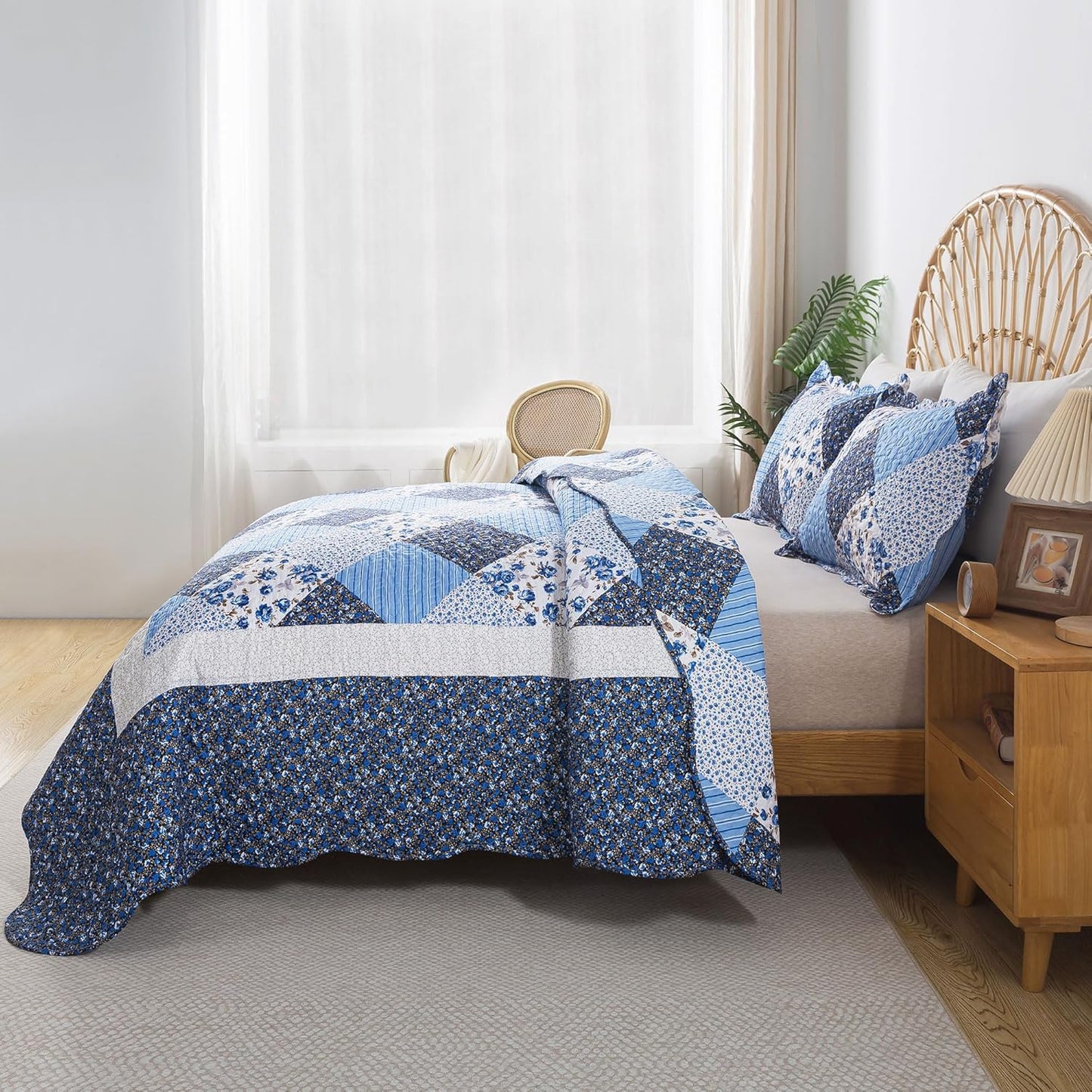 HoneiLife Quilt Set Queen Size - 3 Piece Microfiber Quilts Reversible Bedspreads Patchwork Coverlets Floral Bedding Set All Season Quilts with Blue and White Porcelain Pattern,Queen Size