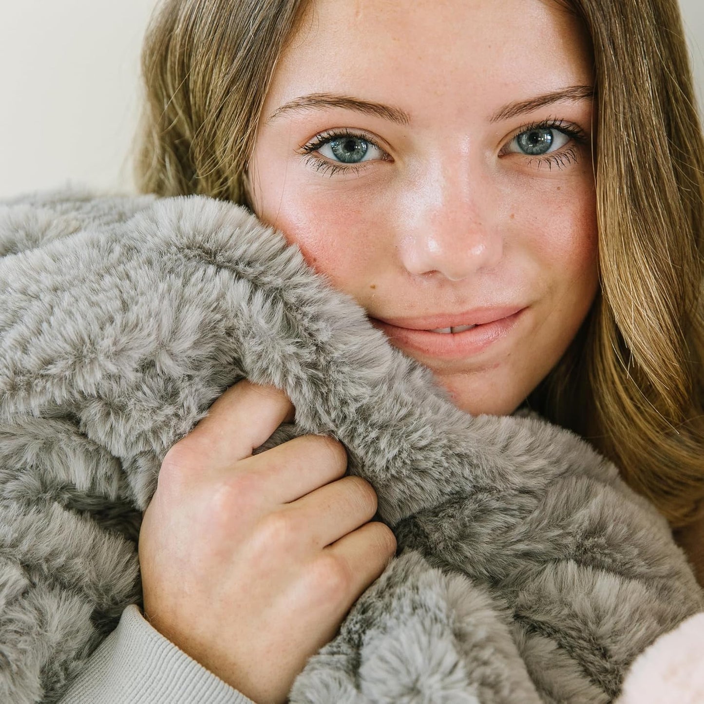 Minky Designs Ash Gray Minky Blanket – Ultra Soft Faux Fur Throw Blanket for Couch, Bed & Home – Fluffy, Warm & Luxurious – Chic Collection (Large, 60x72)