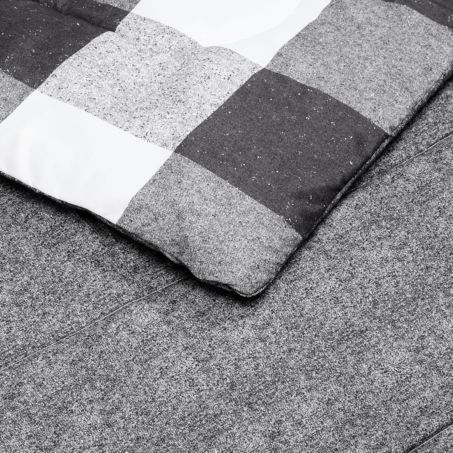 Amazon Basics Lightweight Microfiber Comforter Sets, 2-Pieces, Black/White,Checkerboard,Twin/Twin XL